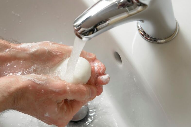 wash hands with soap to avoid worms