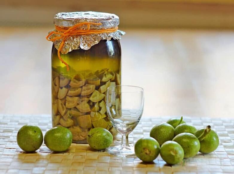 Boil young walnuts against parasites